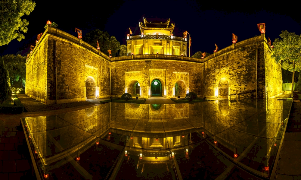 The Imperial Citadel of Thang Long by night appears to be mystical and magnificent